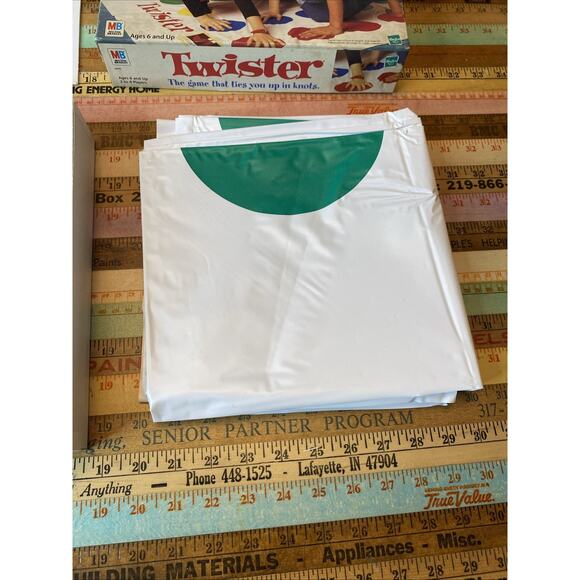 Hasbro Milton Bradley 1997 Edition VINAGE TWISTER Family Board Game NEVER USED - Picture 7 of 7